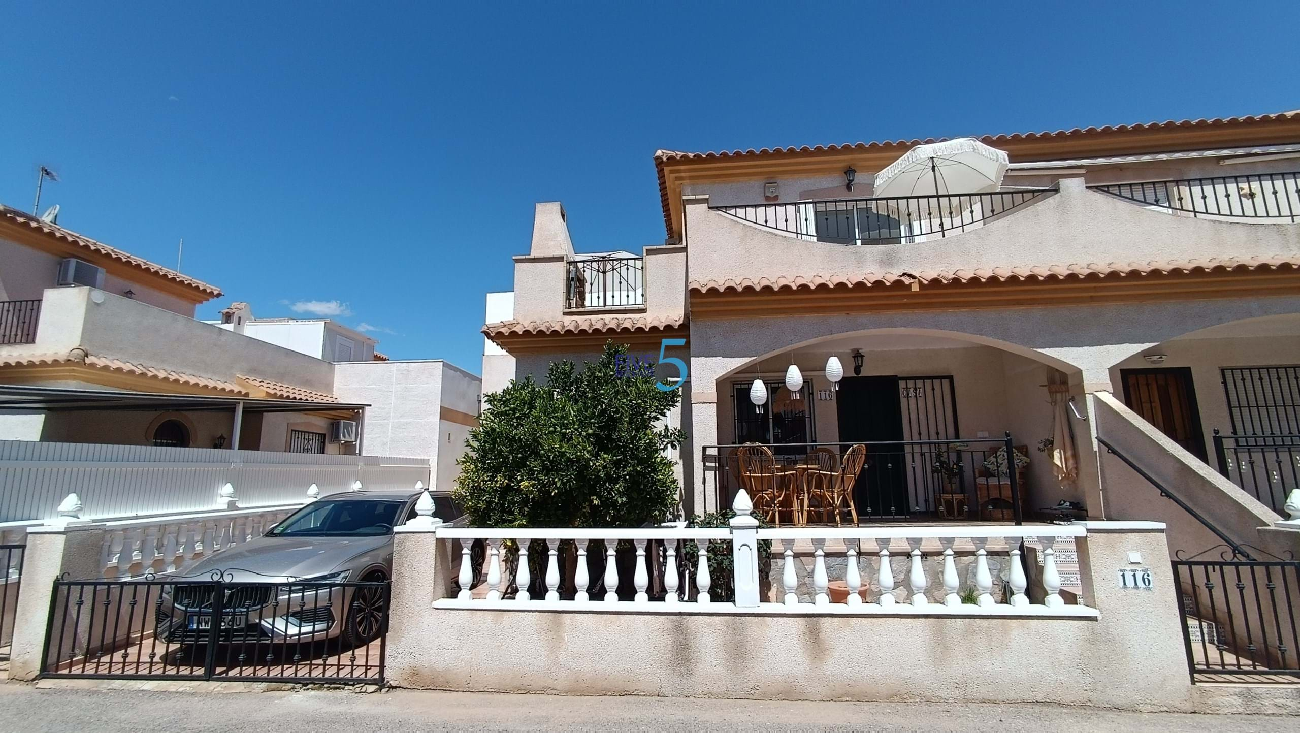 Townhouse te koop in Alicante 1