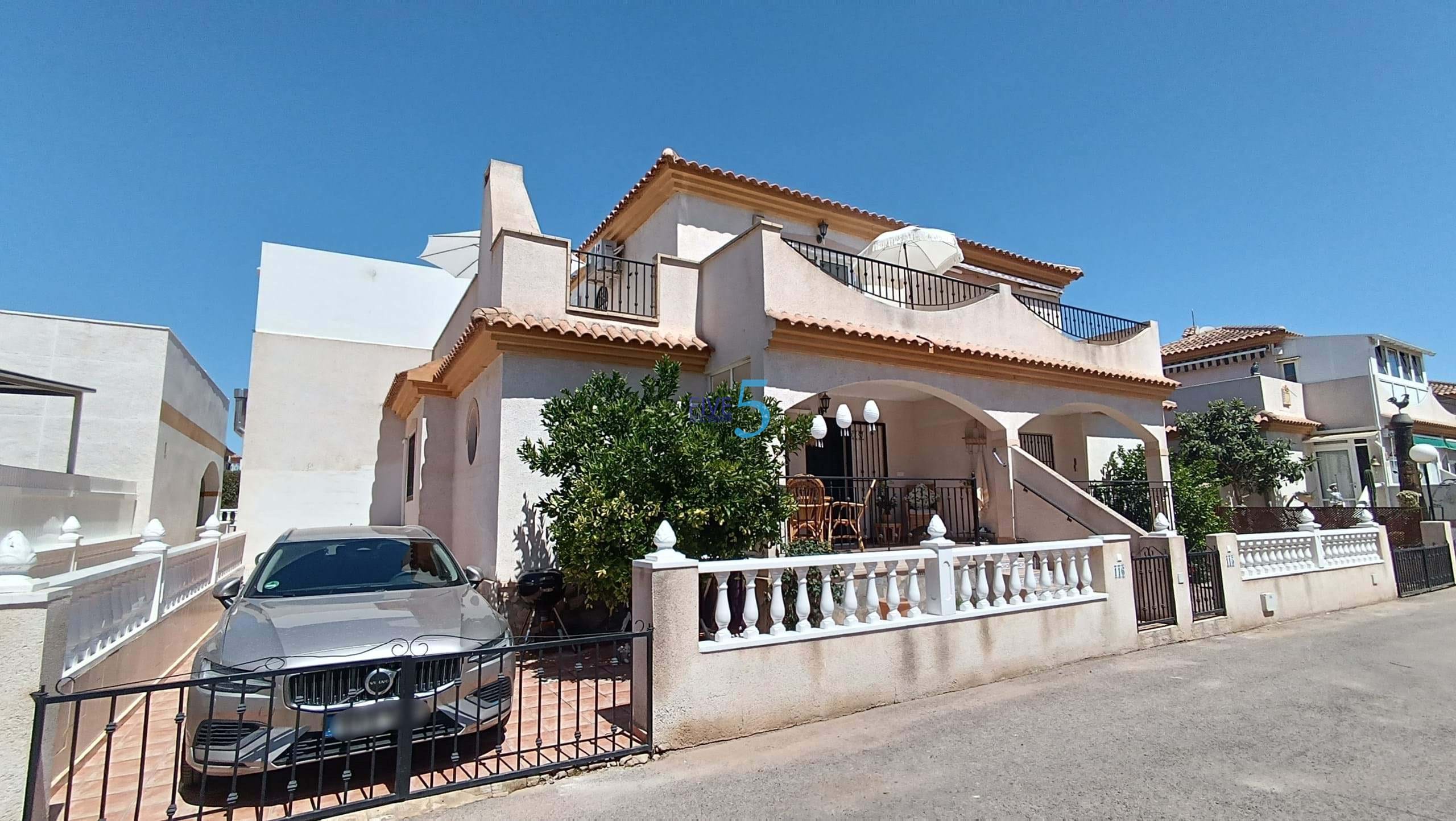 Townhouse te koop in Alicante 16