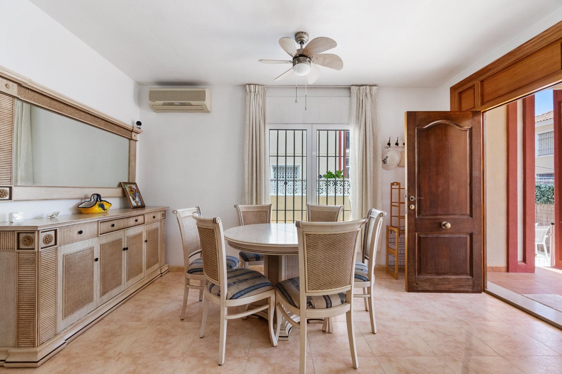 Townhouse te koop in Alicante 3