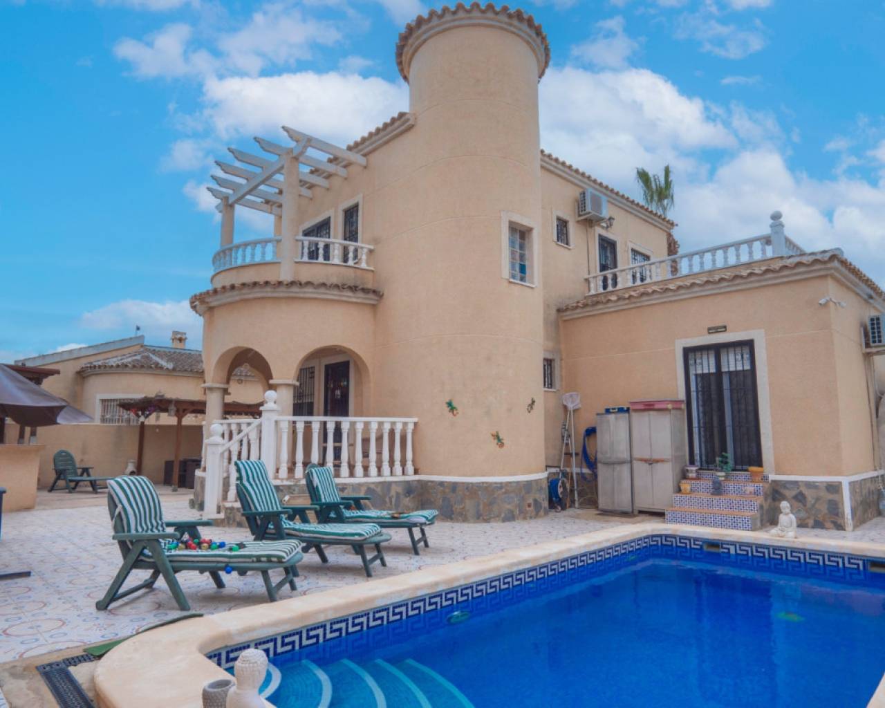 Villa for sale in Alicante 1