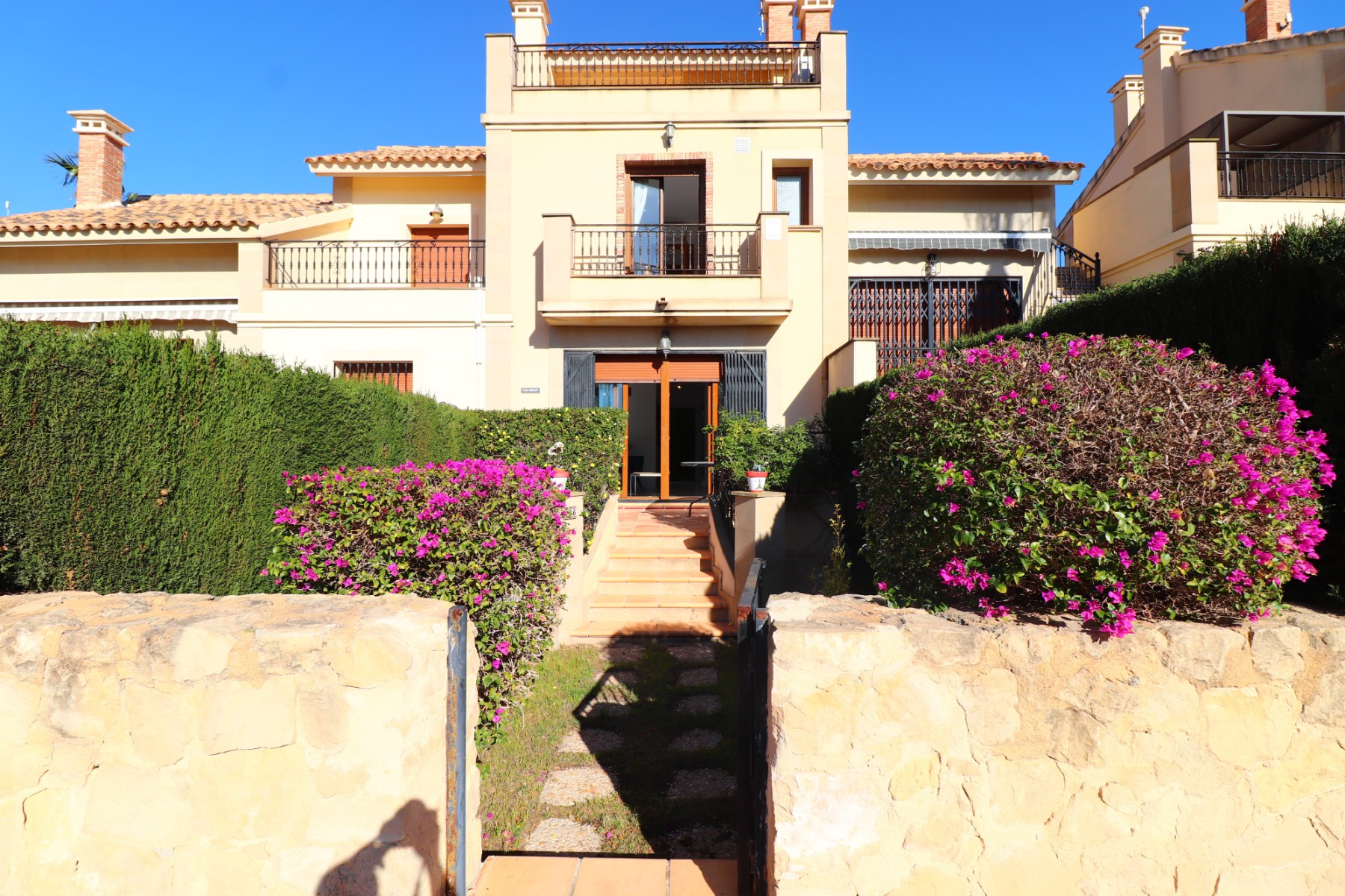 Townhouse te koop in Alicante 1