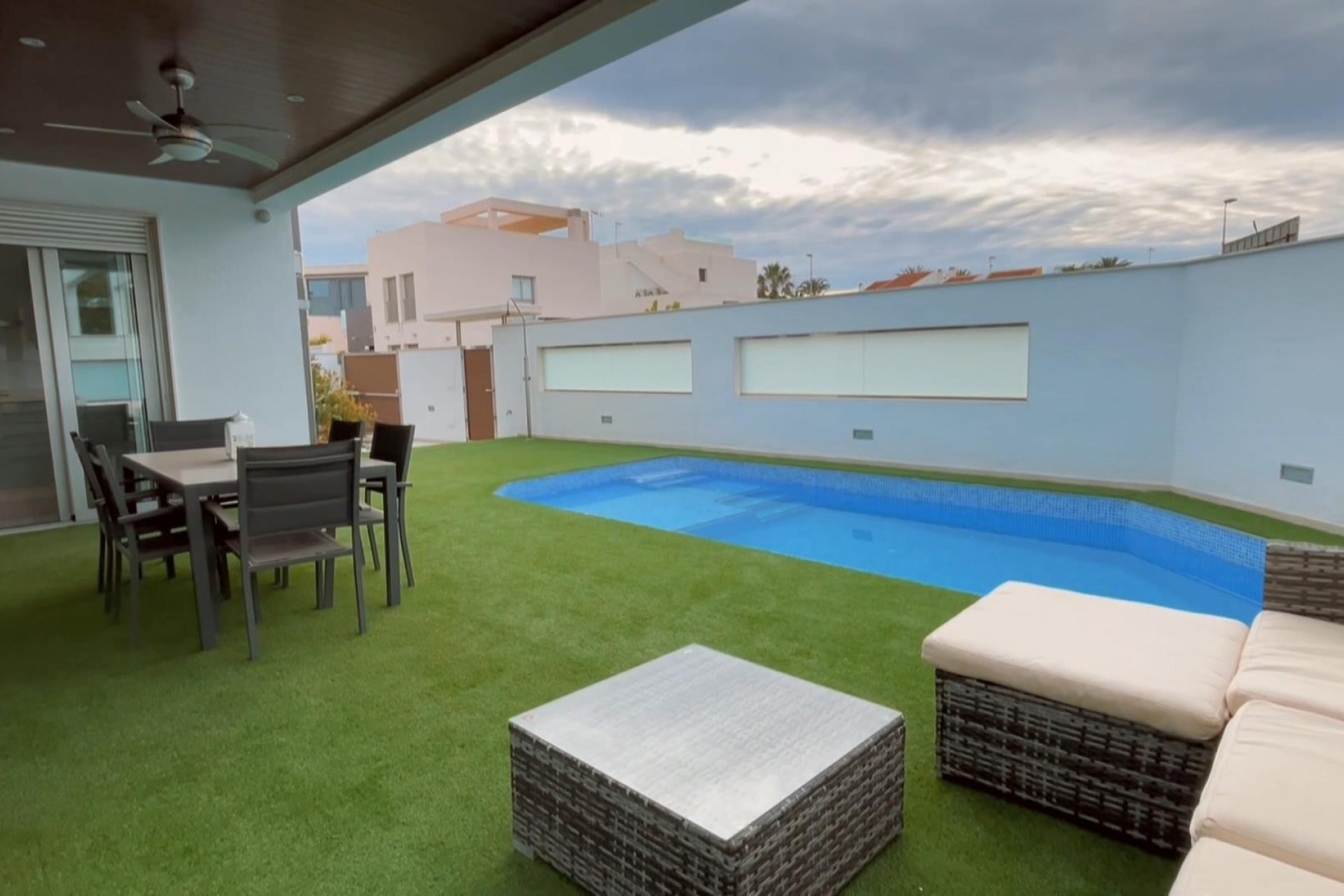 Villa for sale in Alicante 2