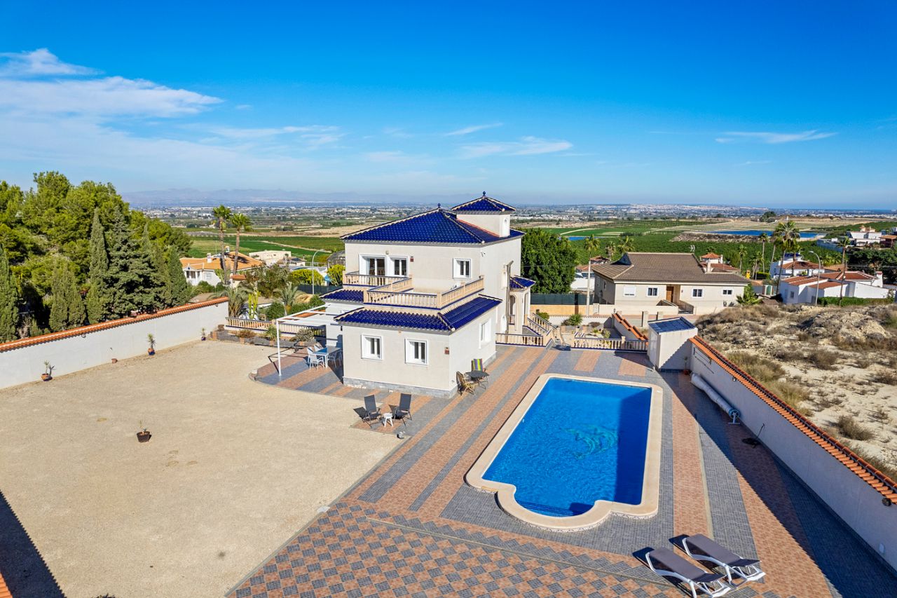 Villa te koop in Alicante 3