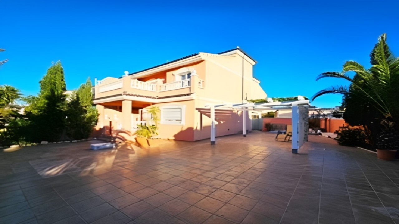 Villa à vendre à Alicante 1