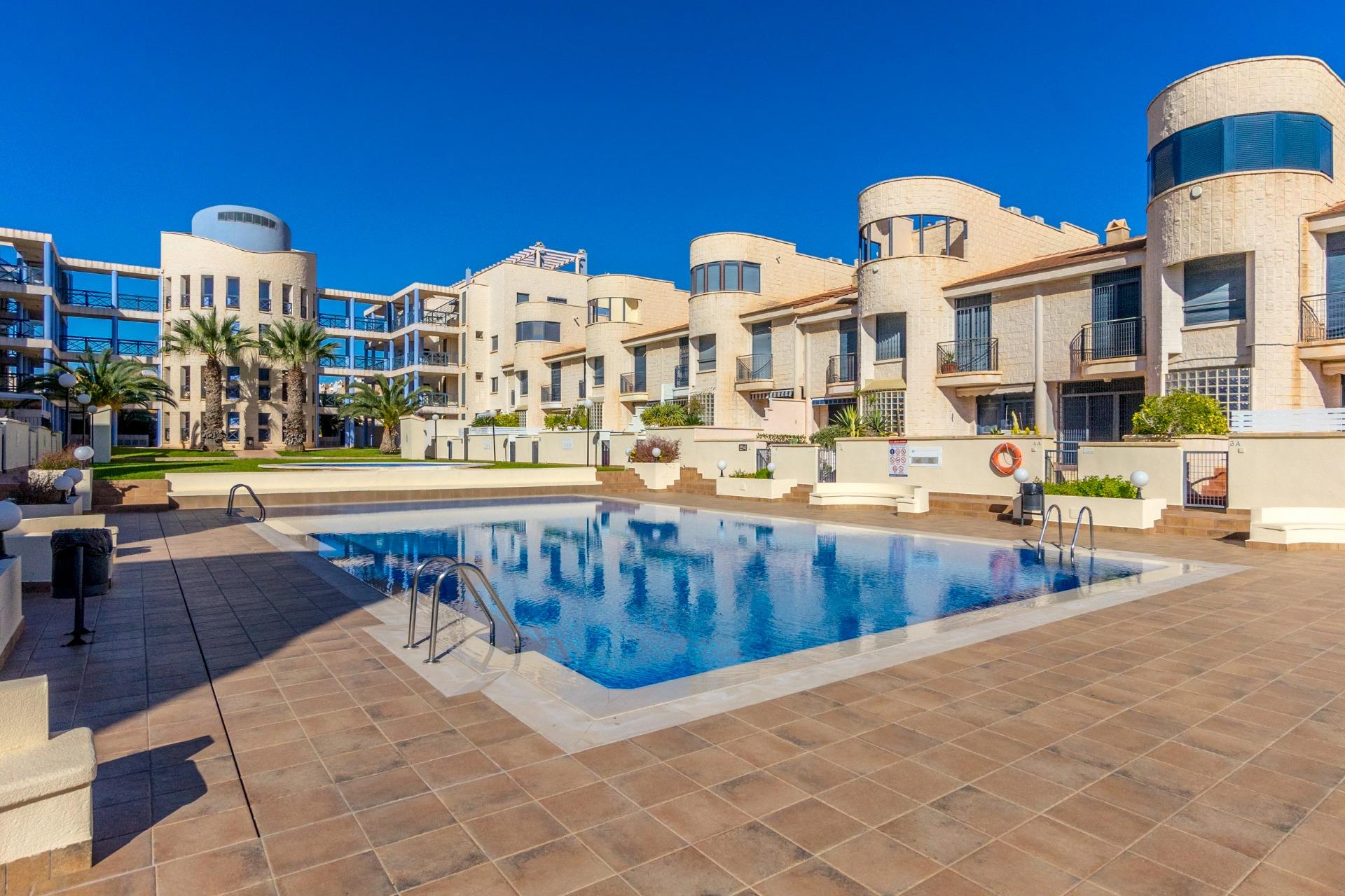 Townhouse te koop in Alicante 1