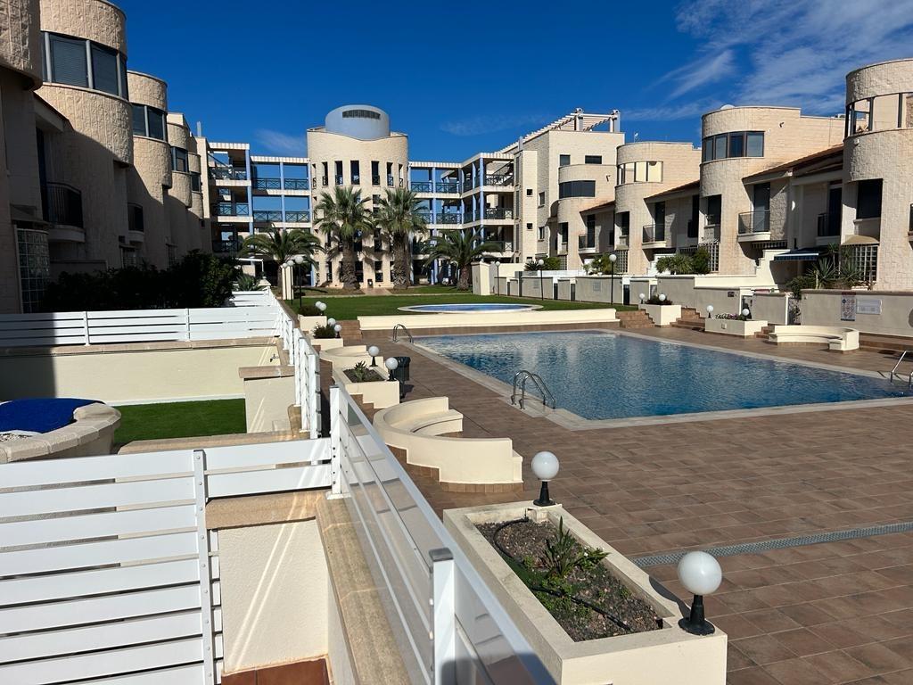 Townhouse te koop in Alicante 2