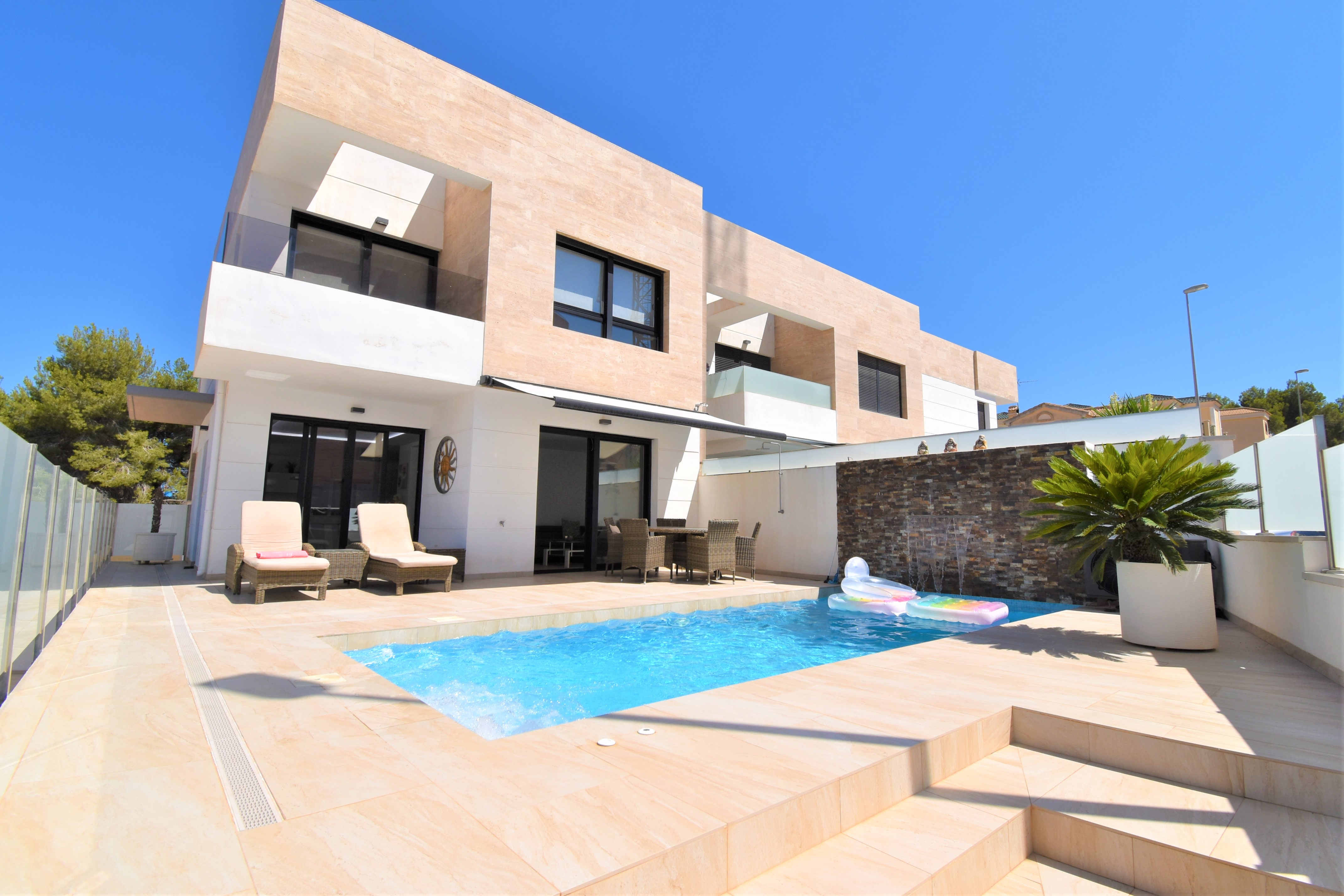 Villa te koop in Alicante 1