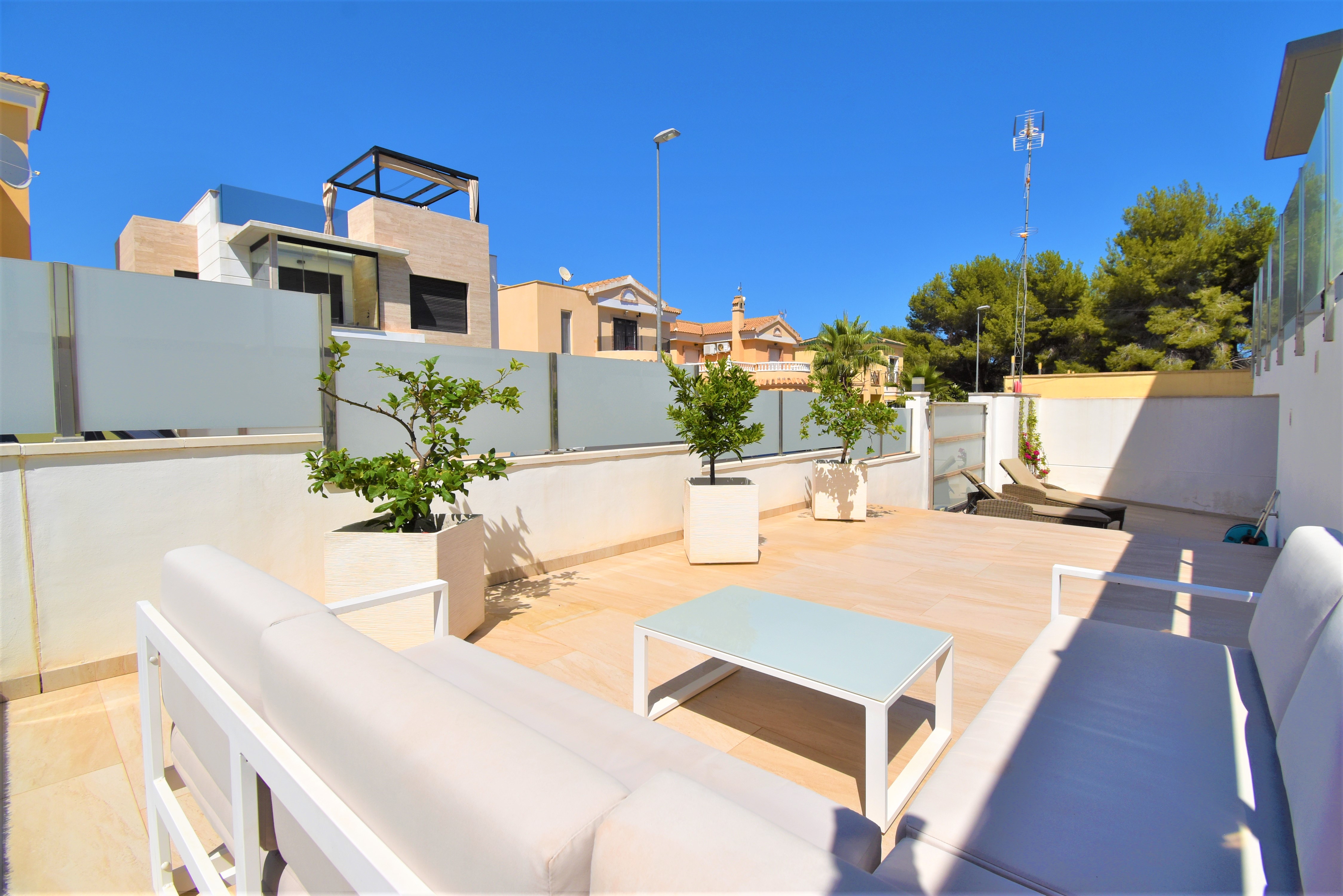 Villa for sale in Alicante 24