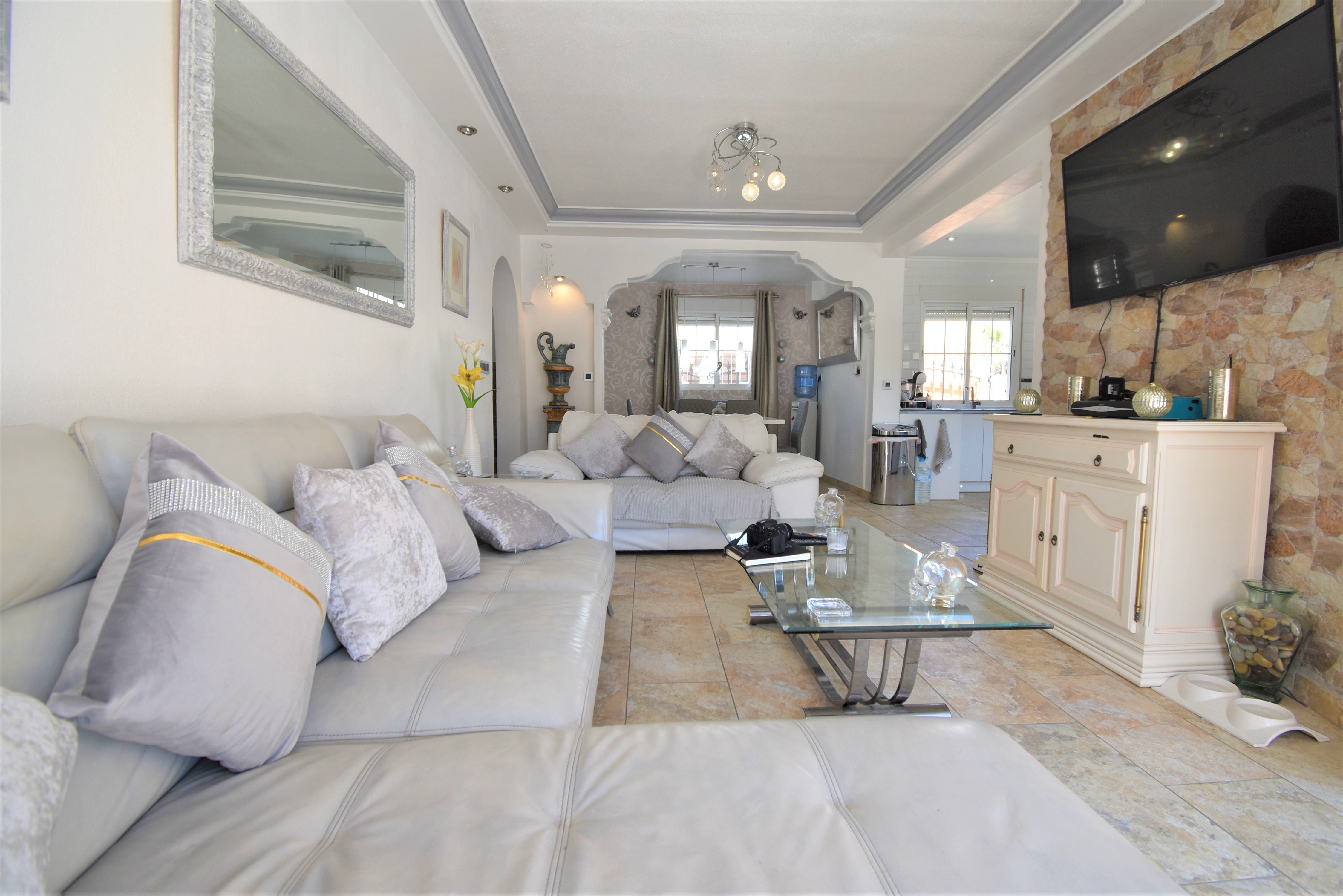 Villa for sale in Alicante 4