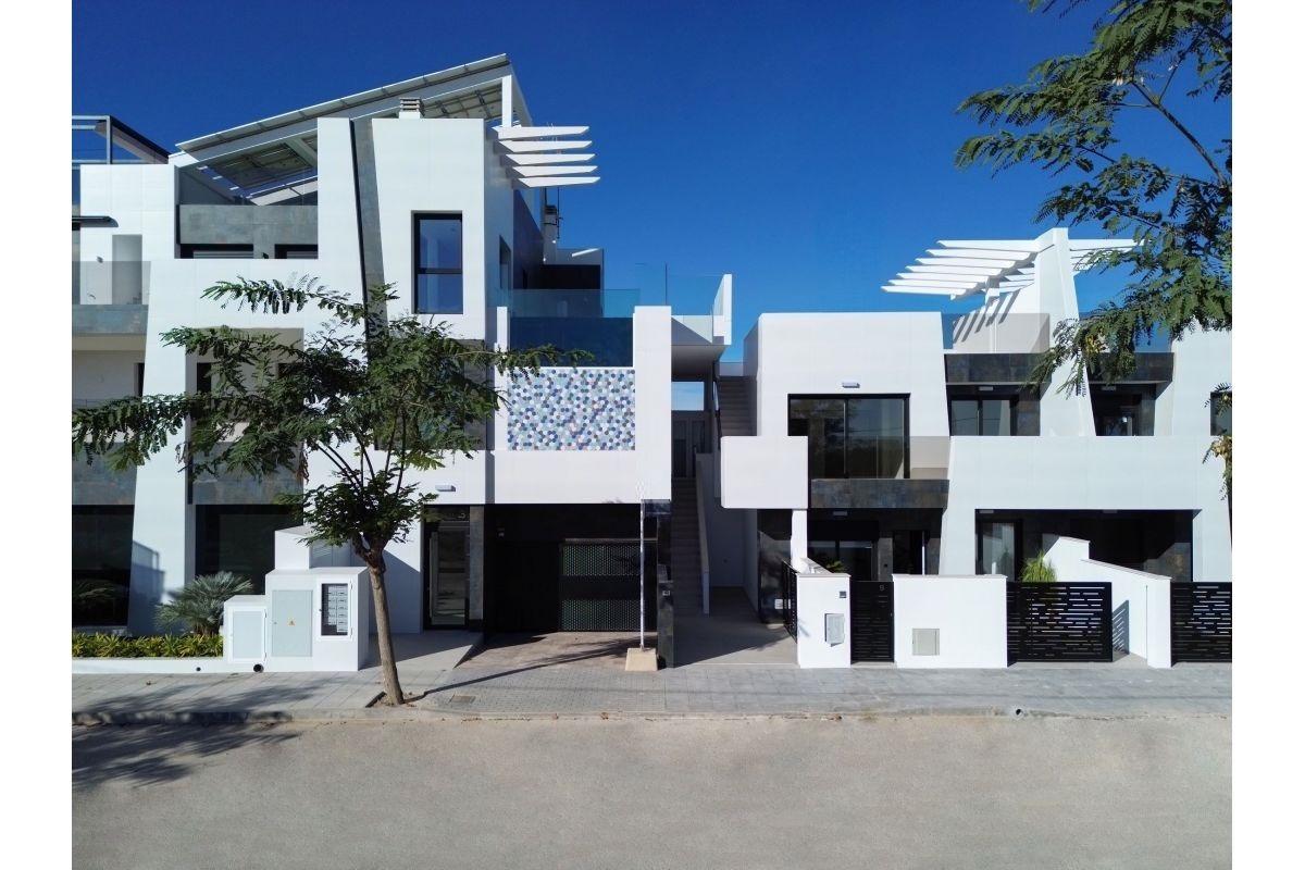 Villa for sale in Alicante 1