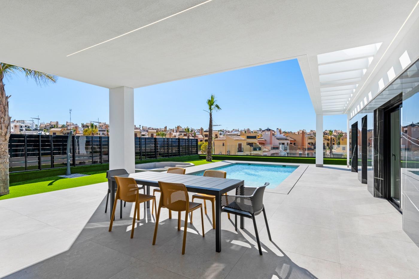 Villa for sale in Alicante 38