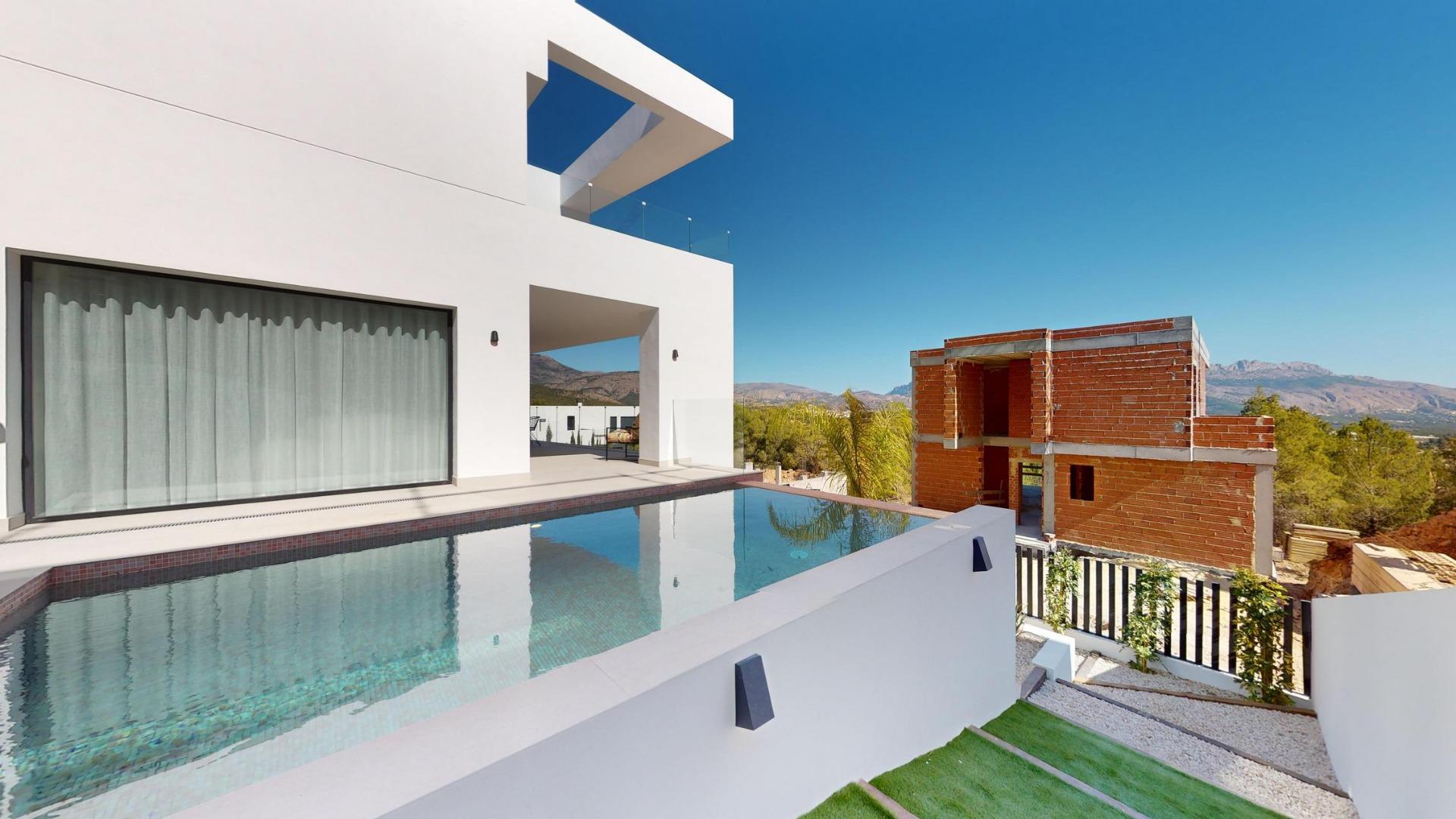 Villa for sale in Alicante 40