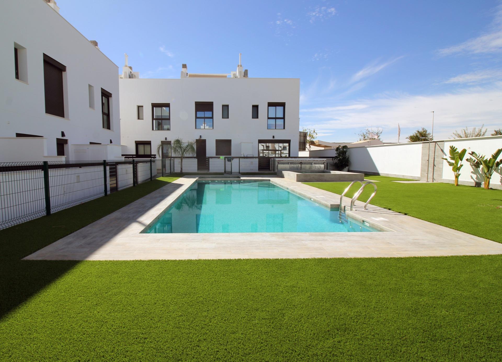 Townhouse for sale in Alicante 1