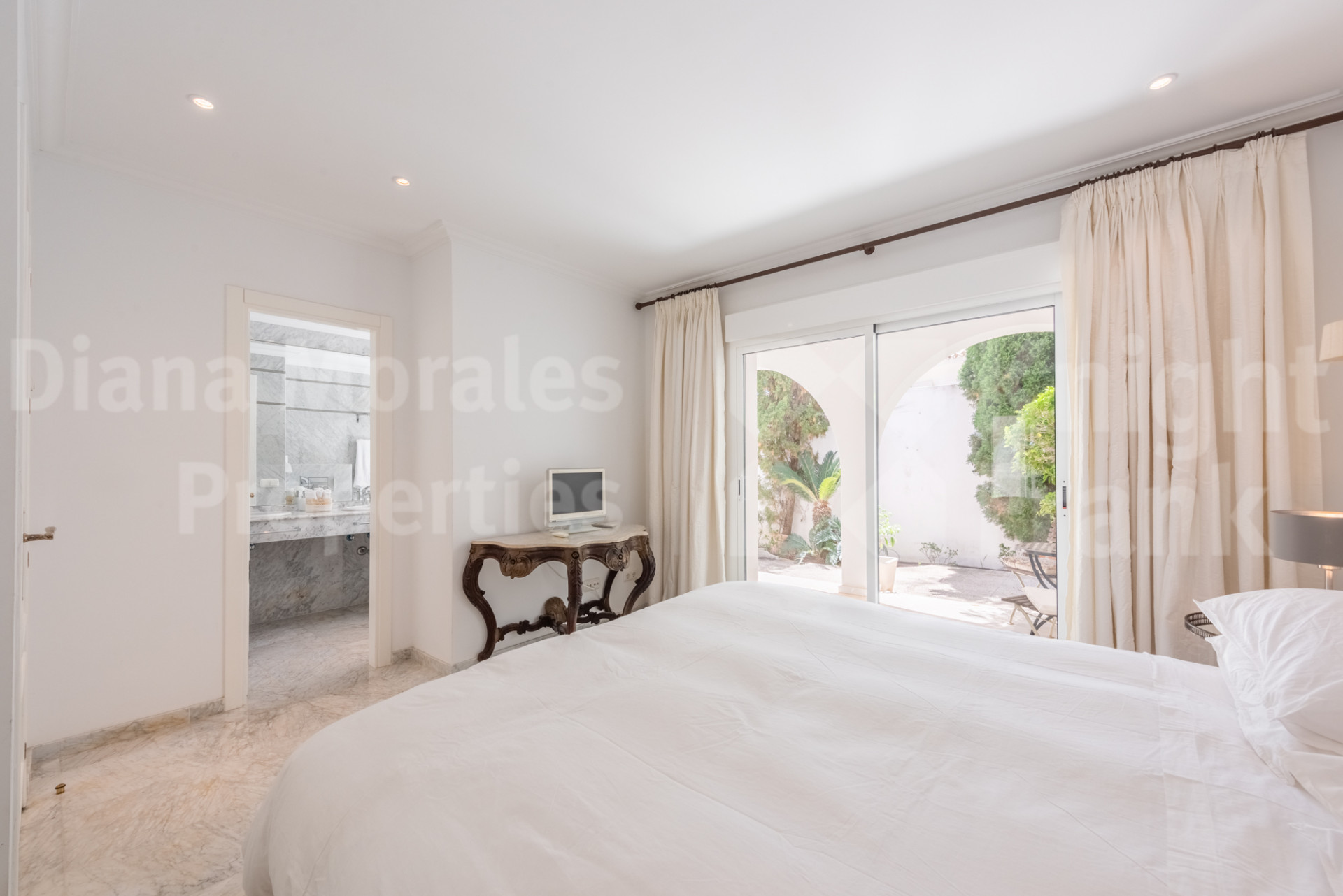 Villa for sale in Marbella - East 16