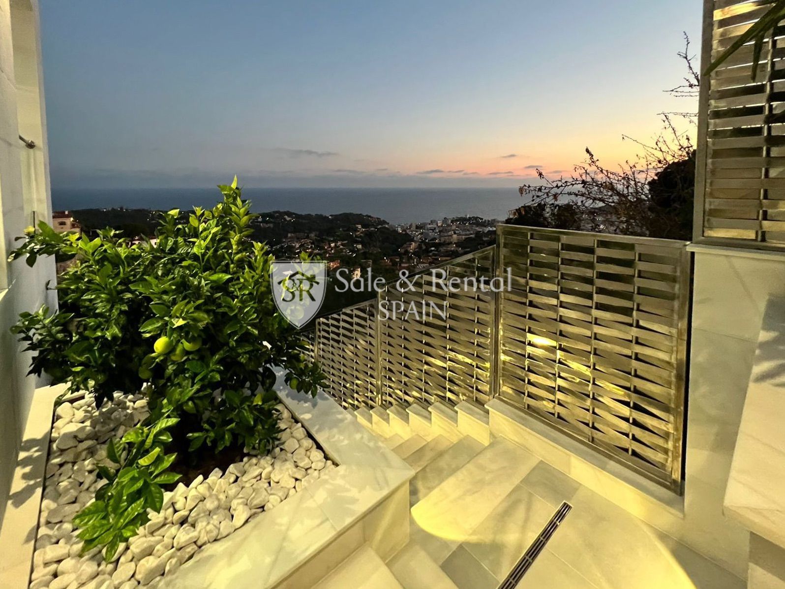 Villa for sale in Lloret de Mar 24