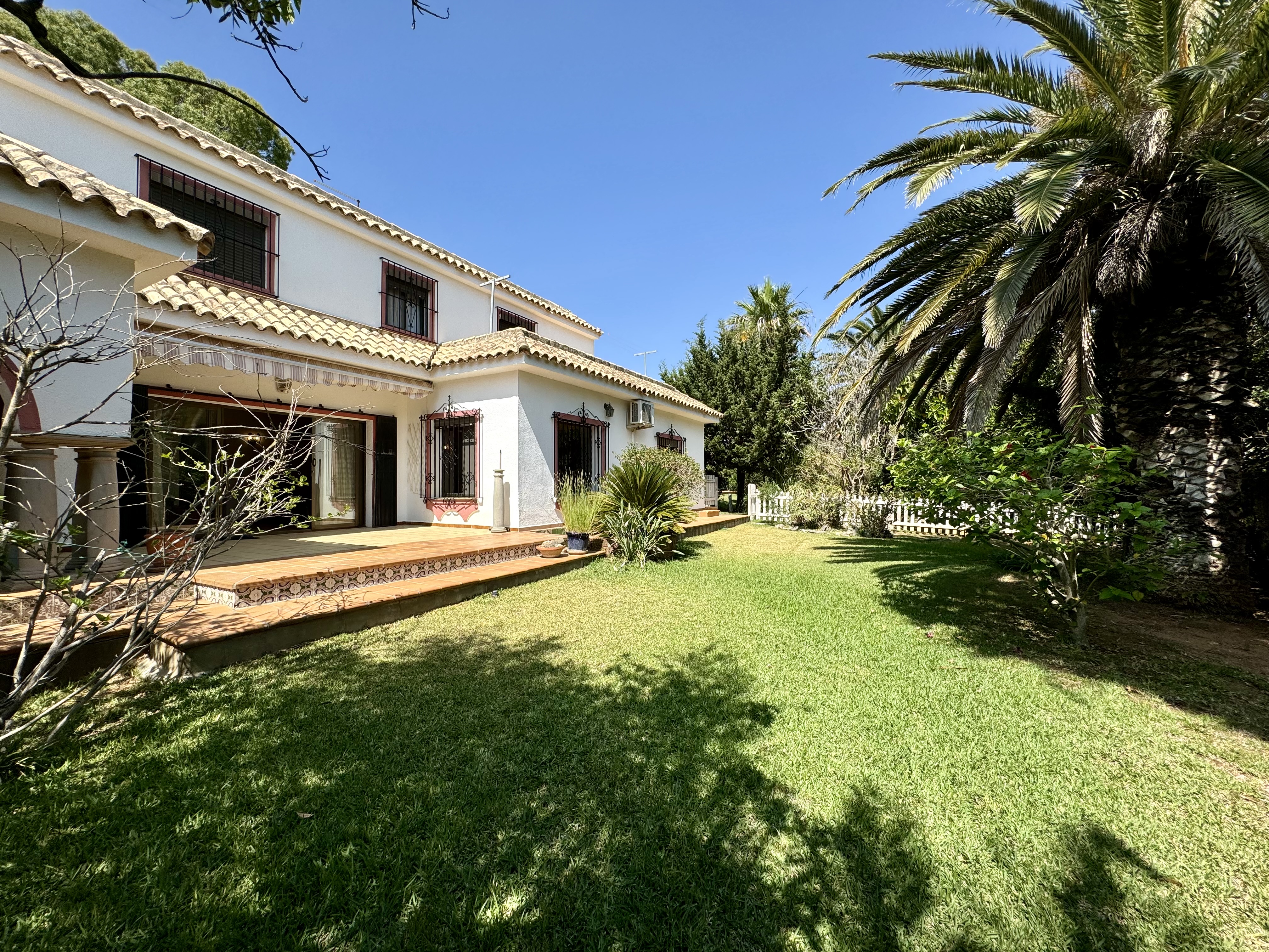 Villa for sale in Conil de la Frontera 1