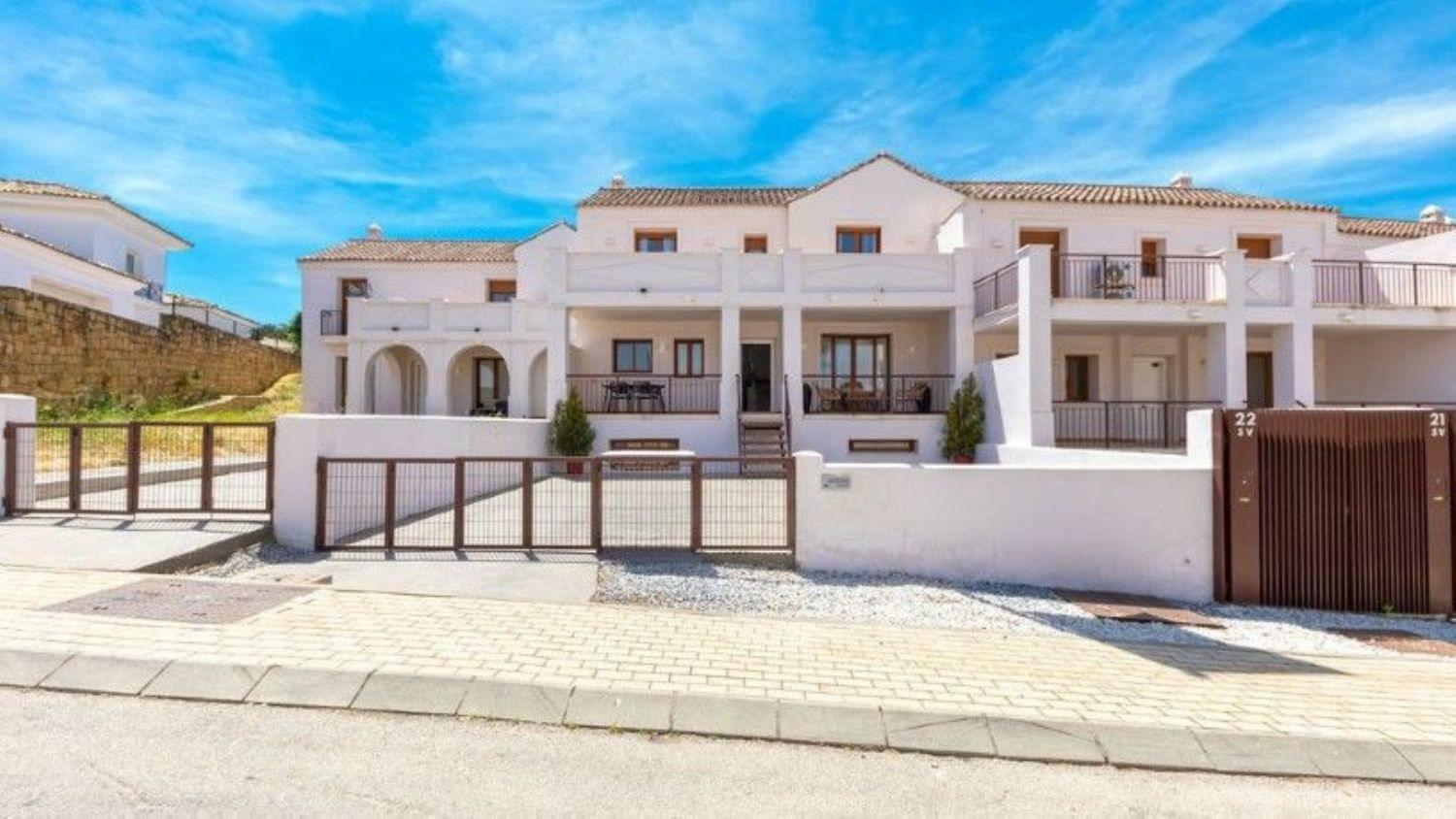 Adosada en venta en Casares 169