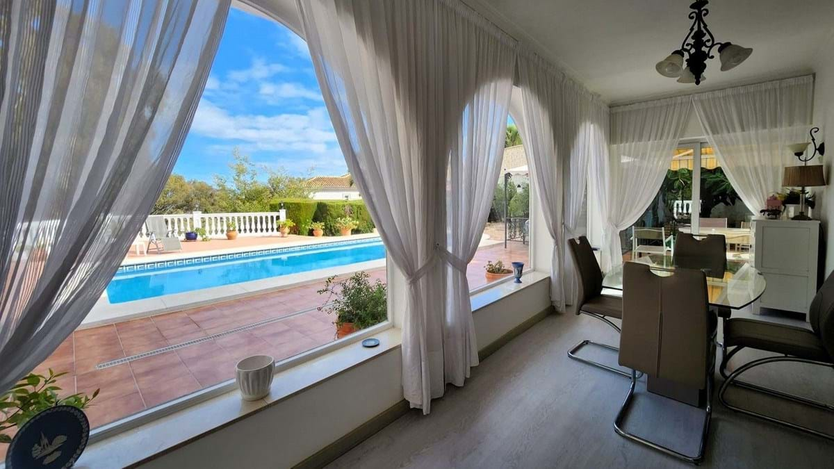 Villa for sale in Benalmádena 2