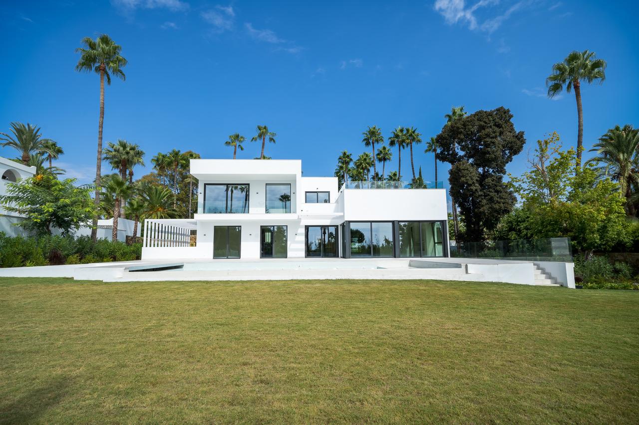 Villa à vendre à Estepona 3