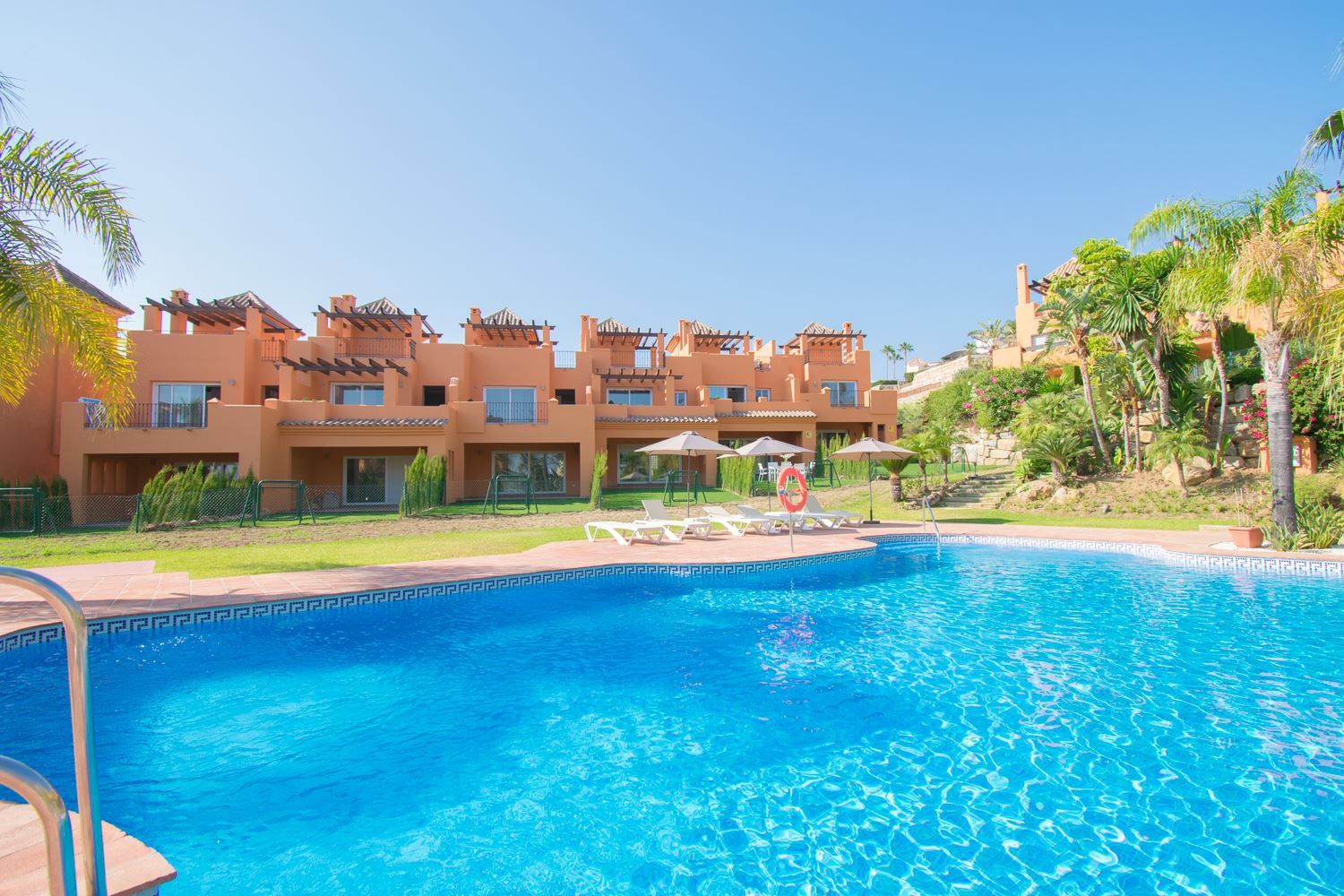 Townhouse te koop in Estepona 2