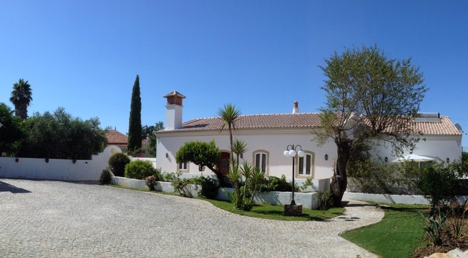 Villa à vendre à Faro 1