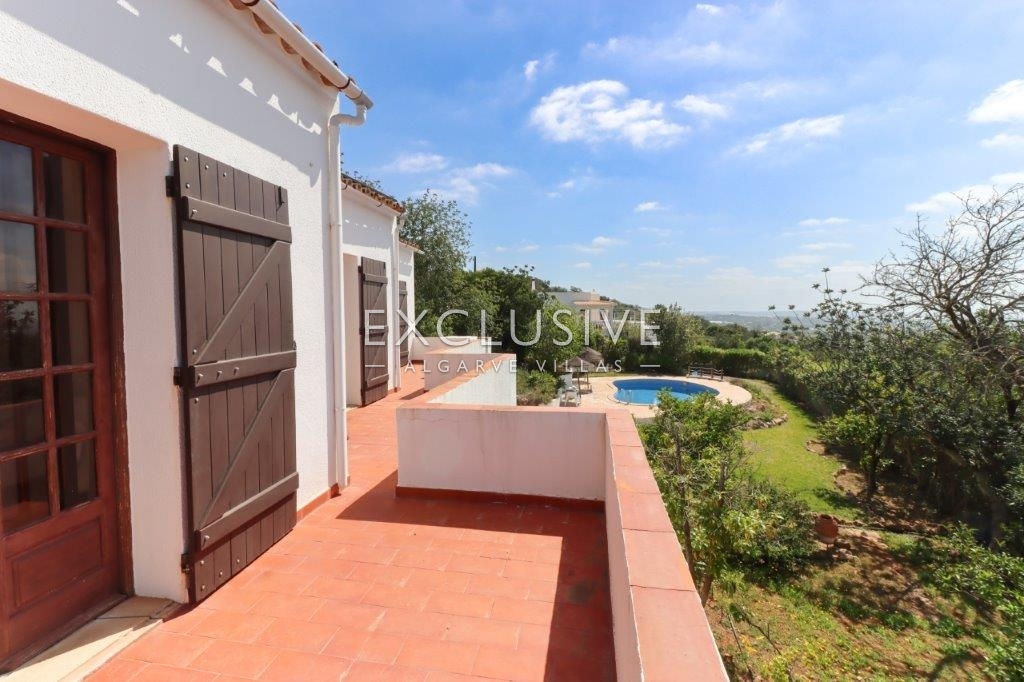 Villa for sale in Faro 1