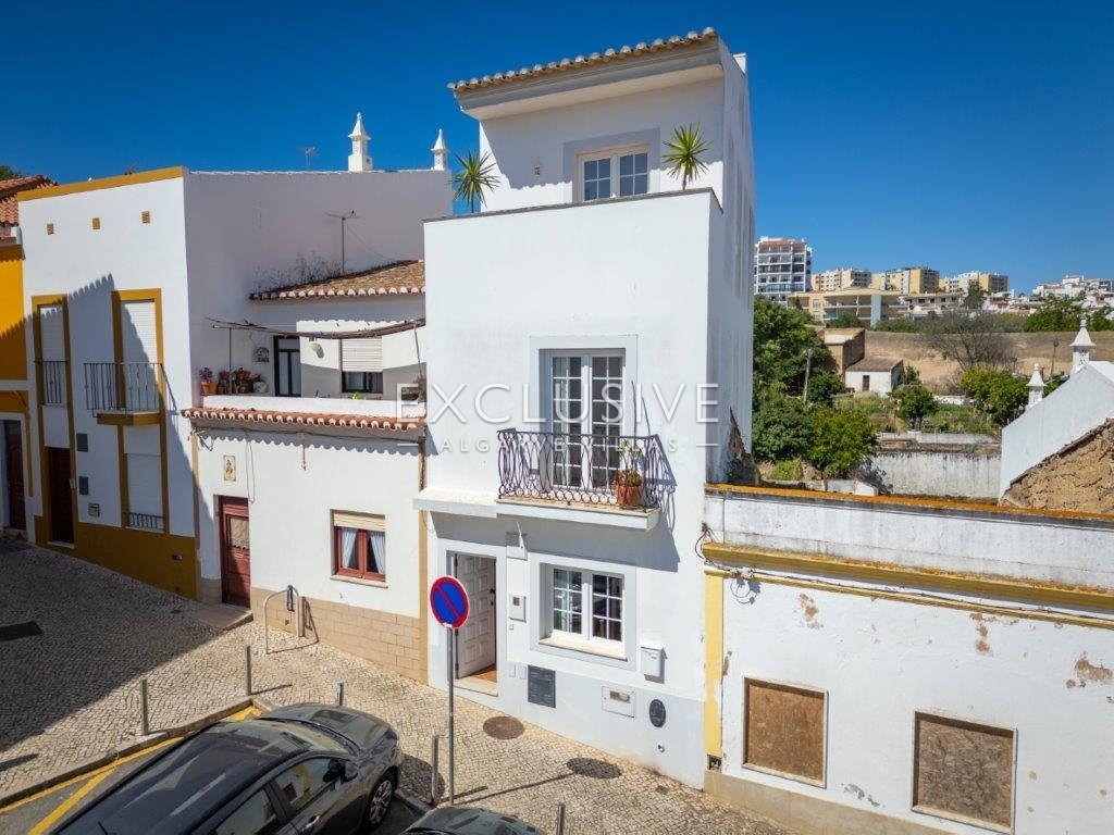 Adosada en venta en Lagos and Praia da Luz 1