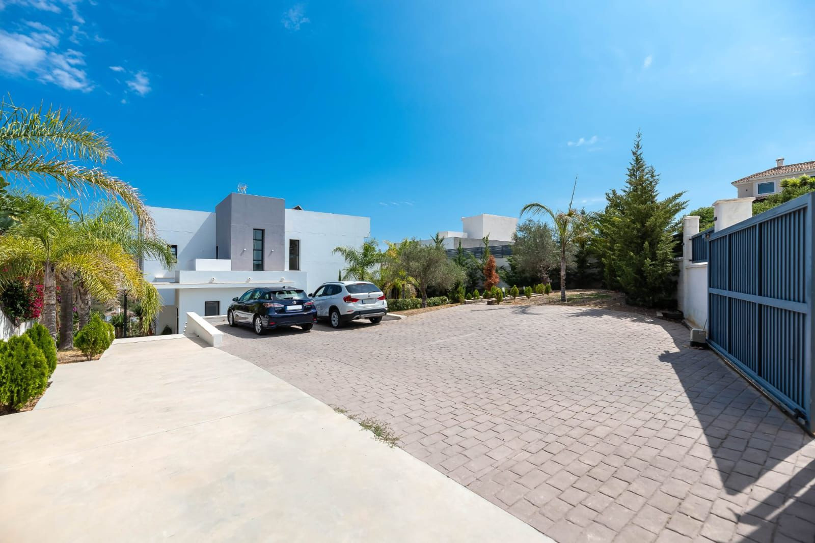 Villa for sale in Marbella - East 14