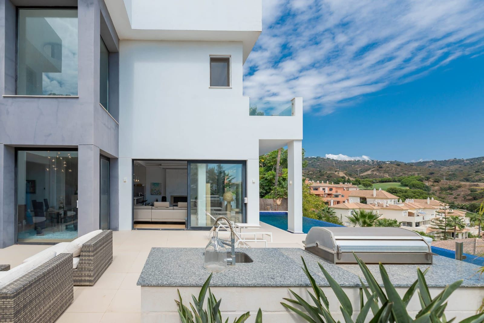 Villa for sale in Marbella - East 25