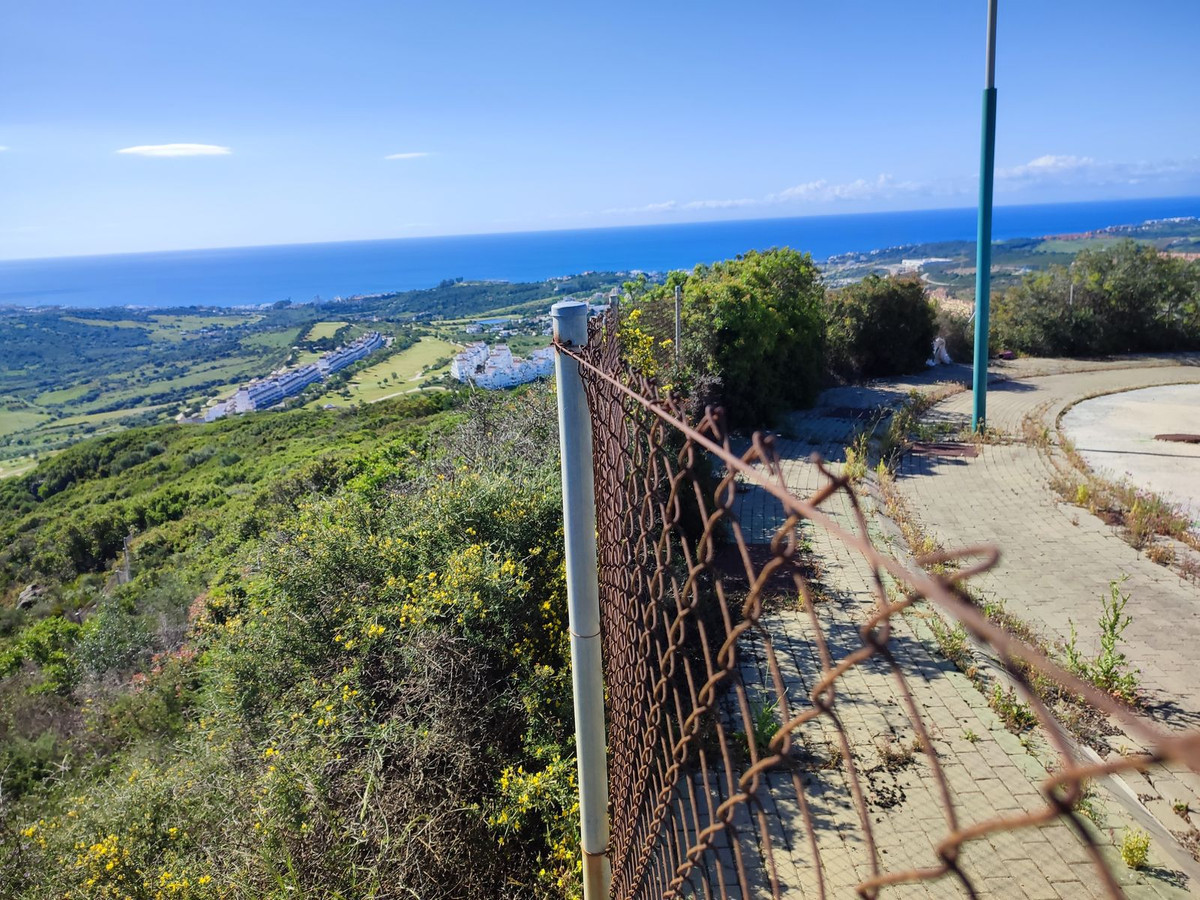 Plot for sale in Estepona 4