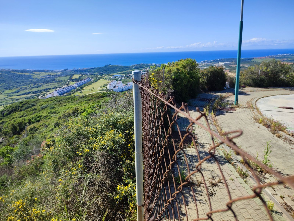 Plot for sale in Estepona 5