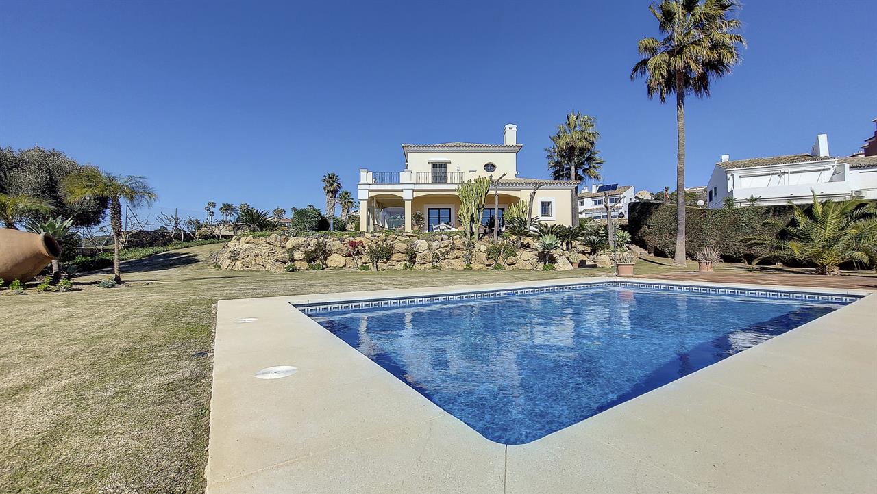 Villa for sale in Manilva 1