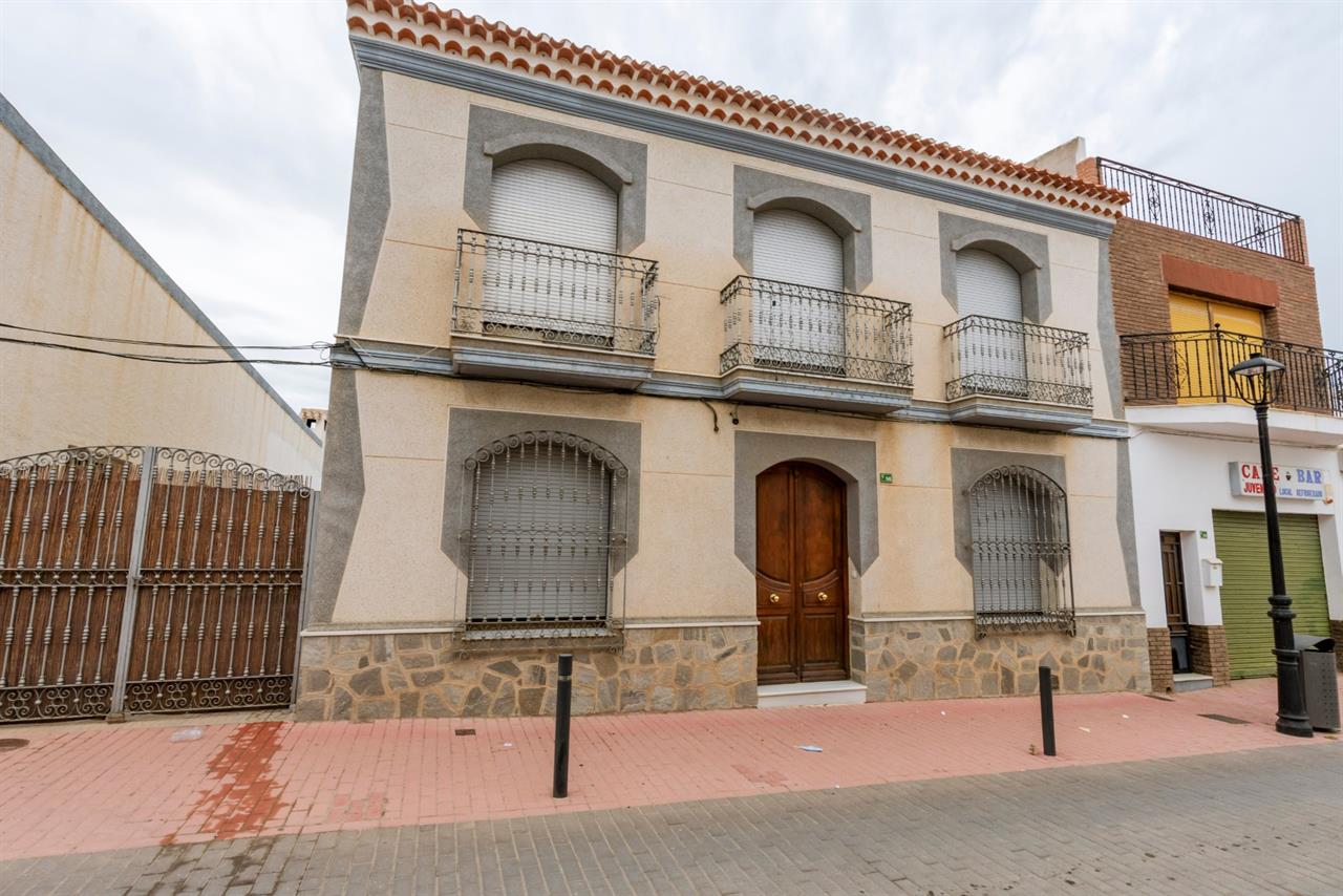 Property Image 621771-los-gallardos-townhouses-6-2