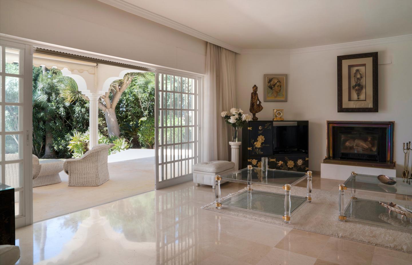 Villa for sale in Estepona 13