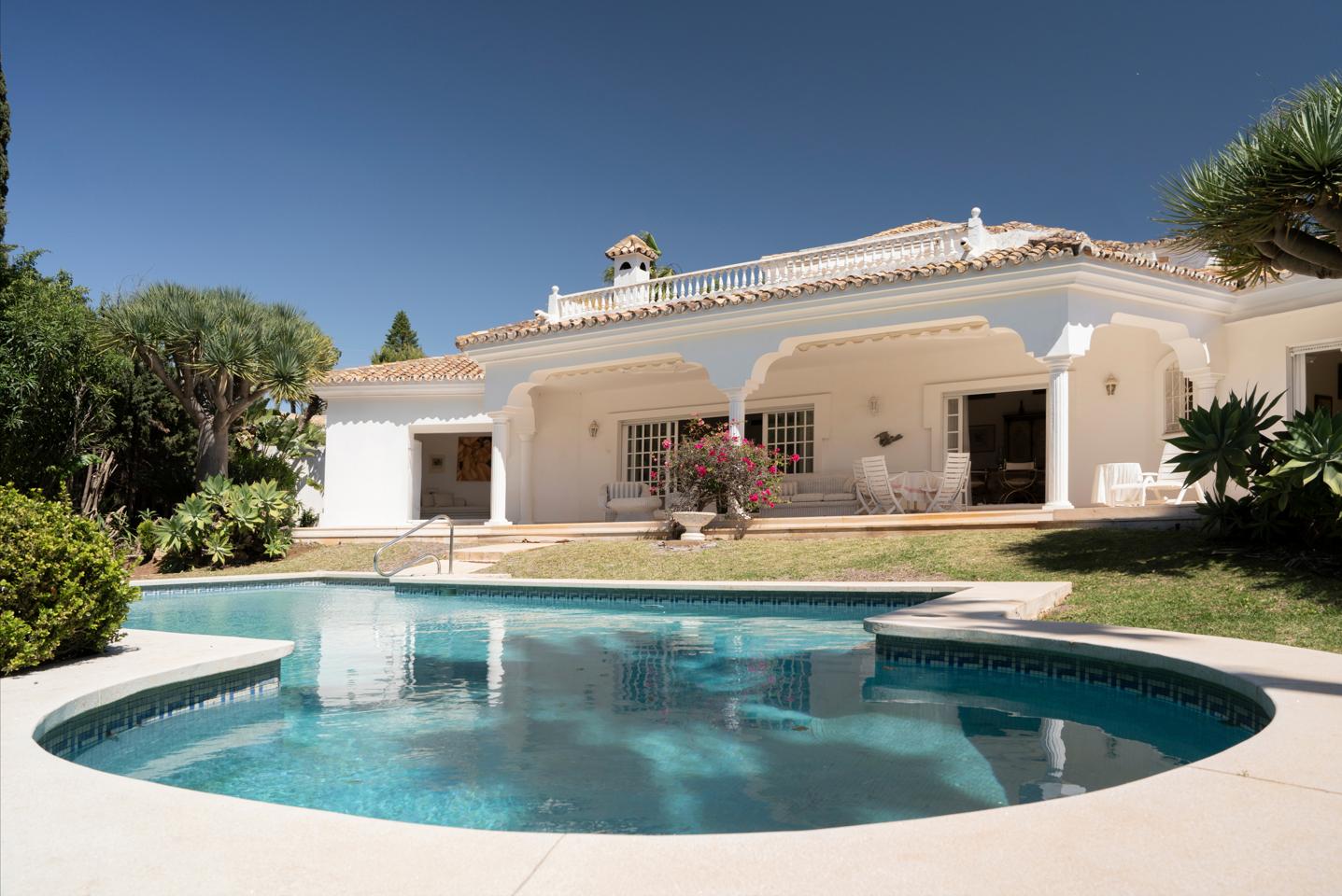 Villa for sale in Estepona 18