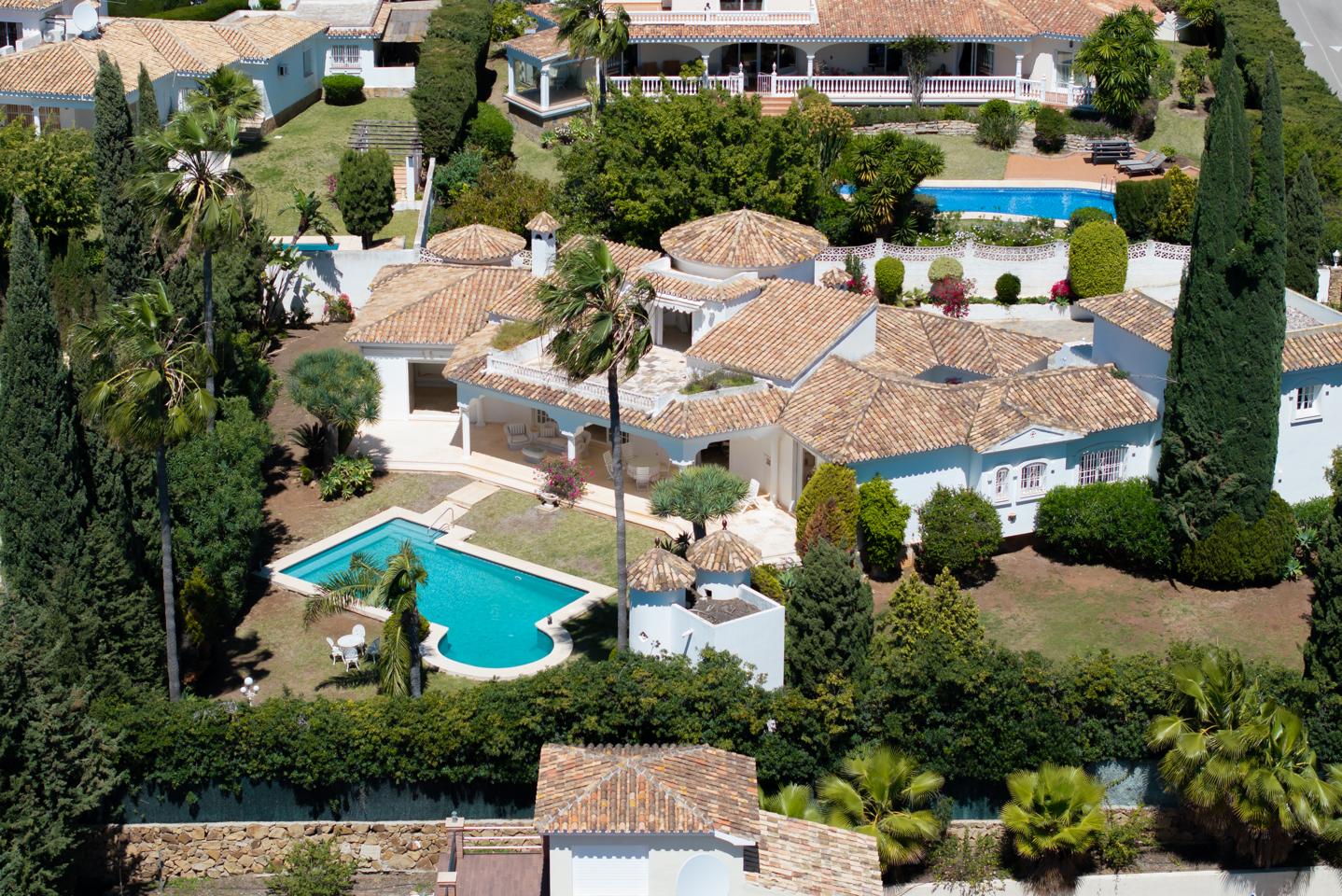 Villa for sale in Estepona 24