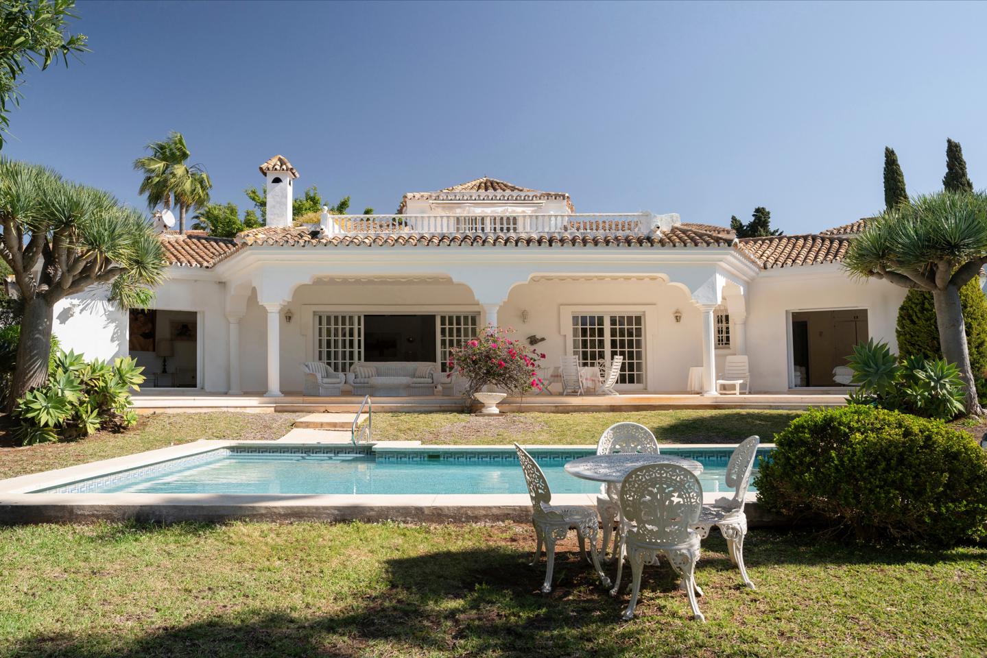 Villa for sale in Estepona 3