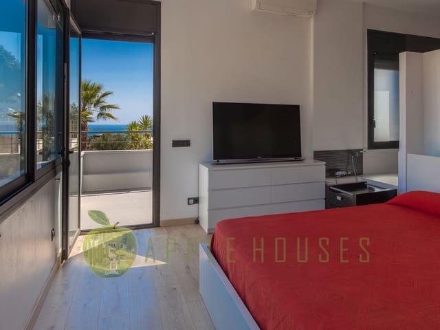 Villa for sale in Sitges and El Garraf 25