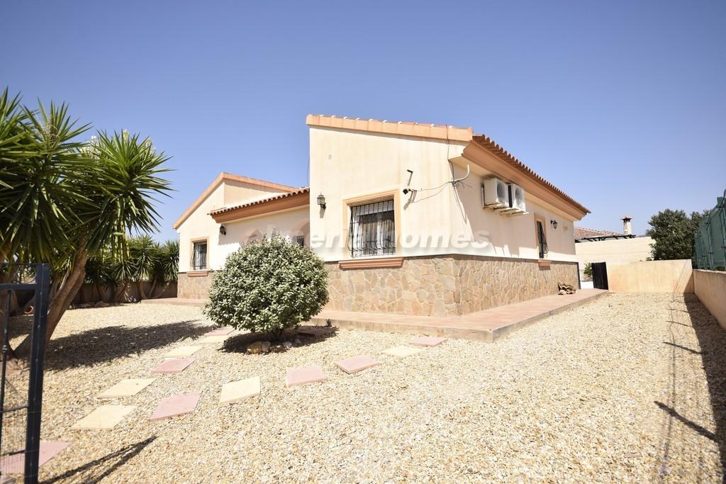 Villa for sale in Almería and surroundings 2