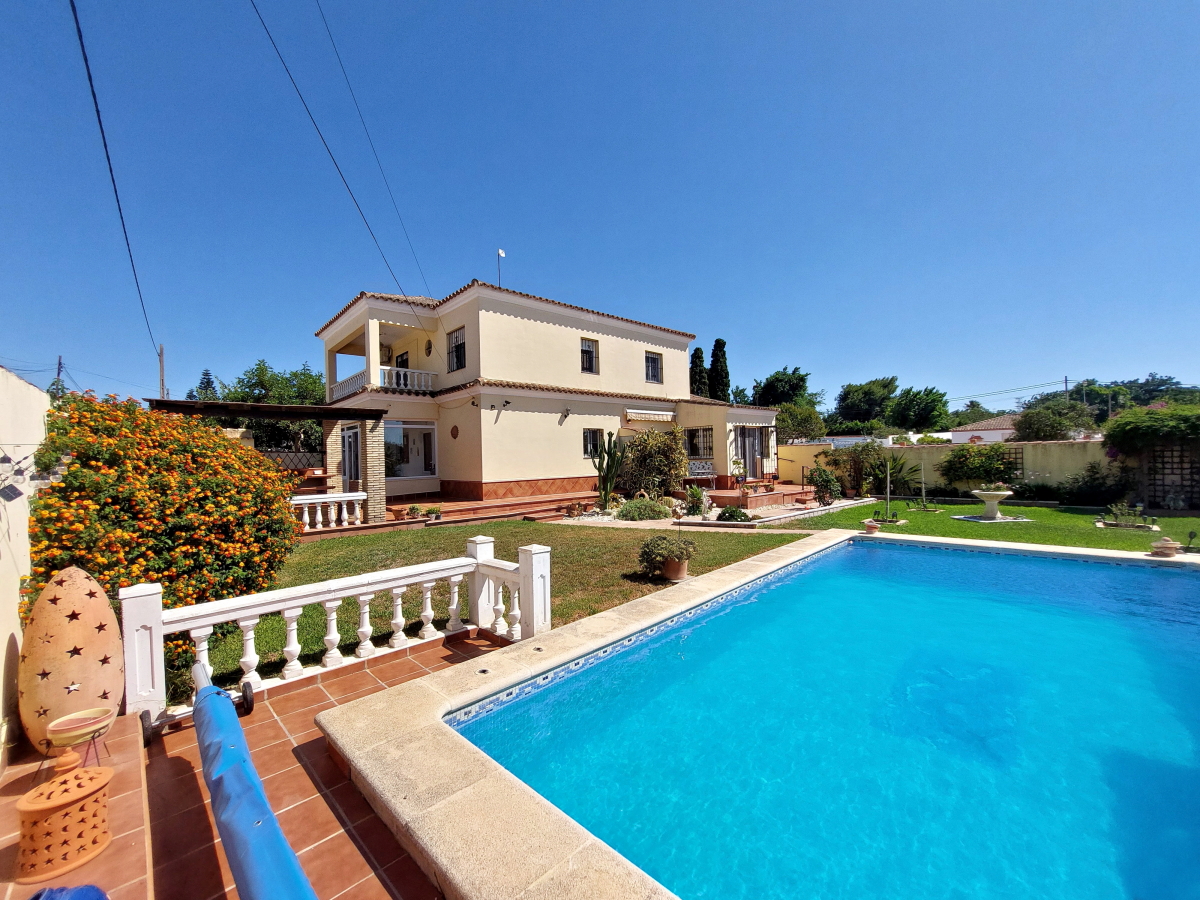 Villa te koop in Chiclana de la Frontera and surroundings 1