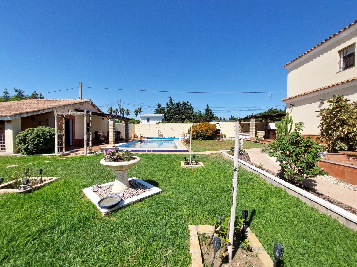 Villa for sale in Chiclana de la Frontera and surroundings 5