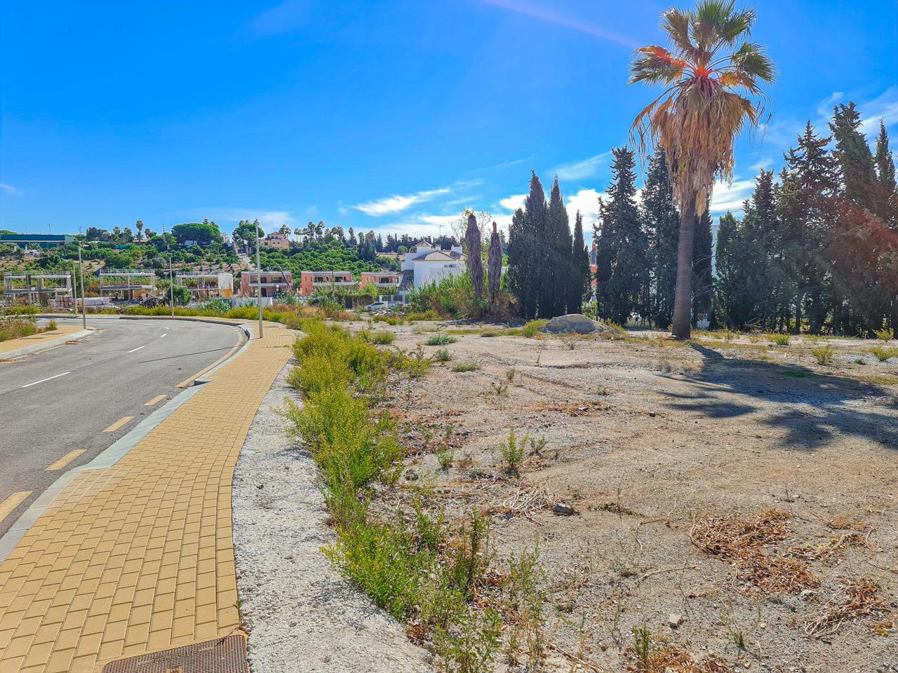 Plot for sale in Estepona 2