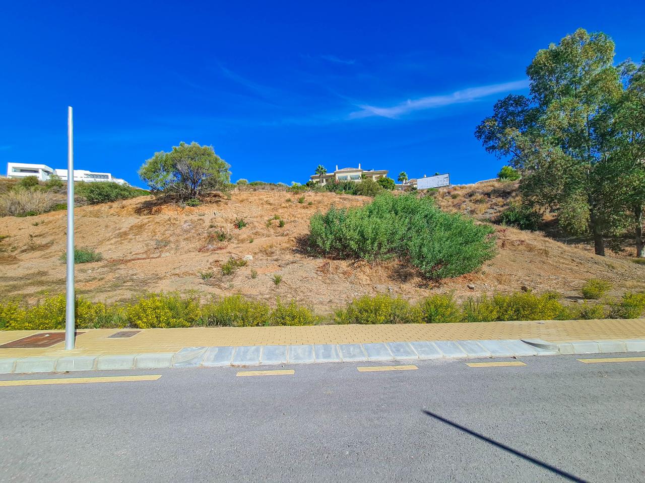 Plot for sale in Estepona 2