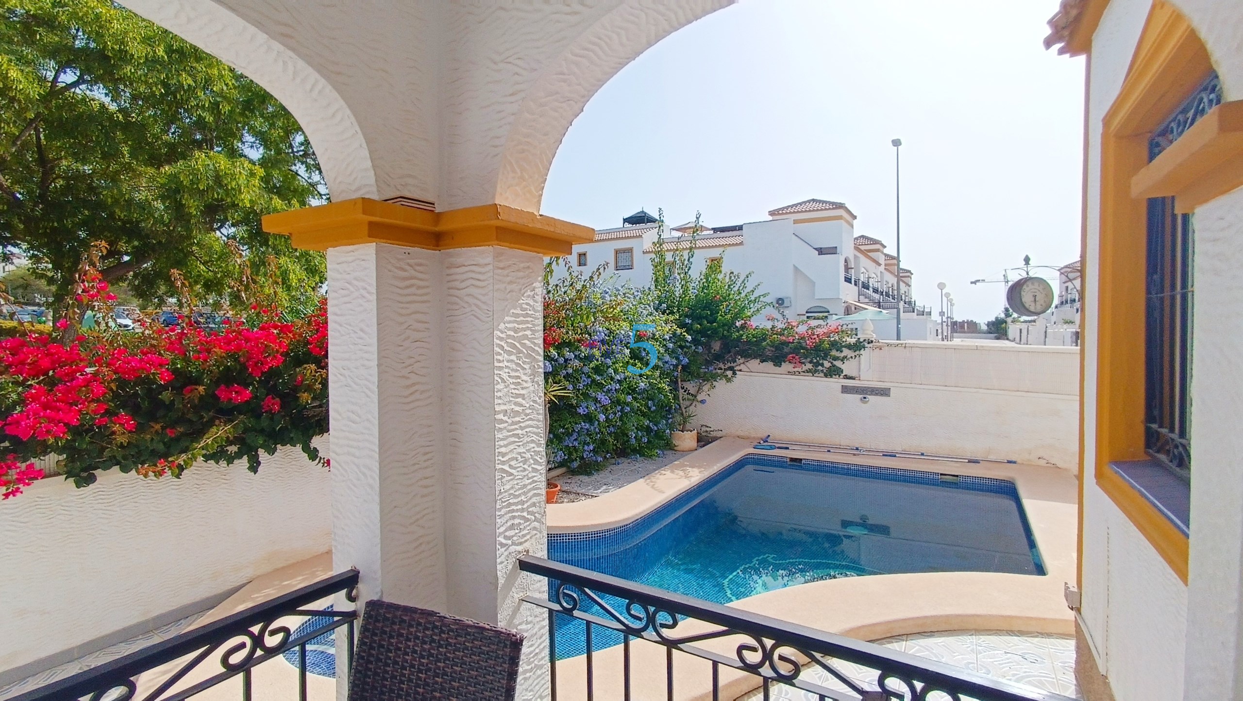 Townhouse te koop in Alicante 13