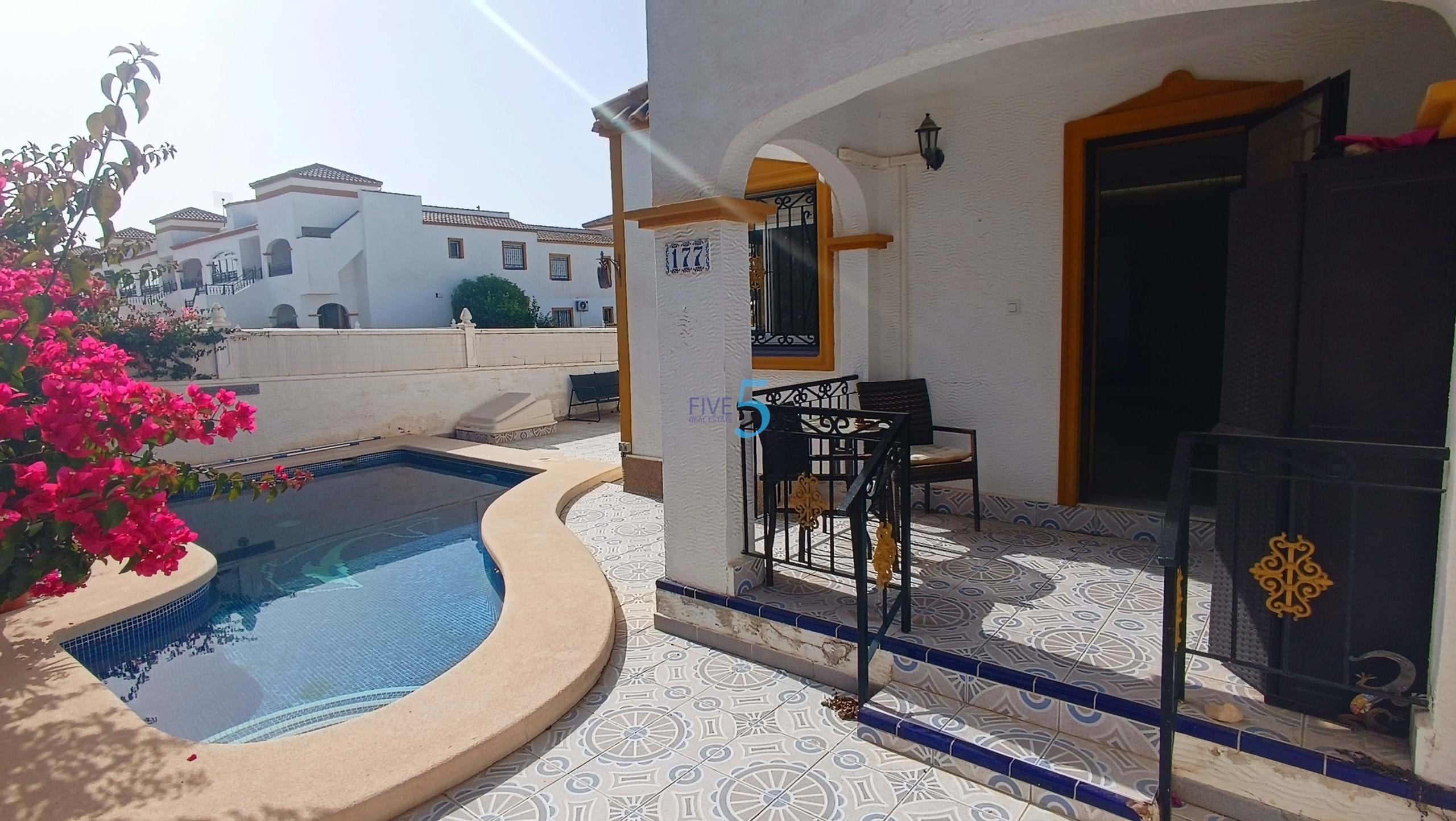 Townhouse te koop in Alicante 6