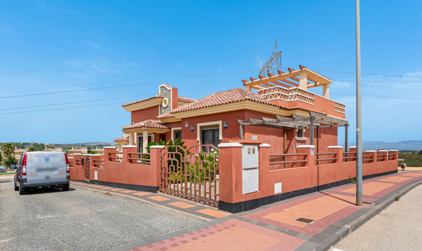 Villa for sale in Alicante 1