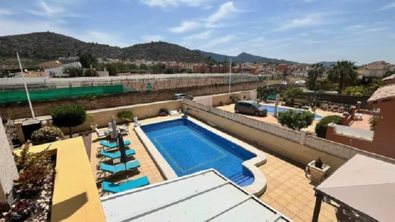 Villa for sale in Alicante 38