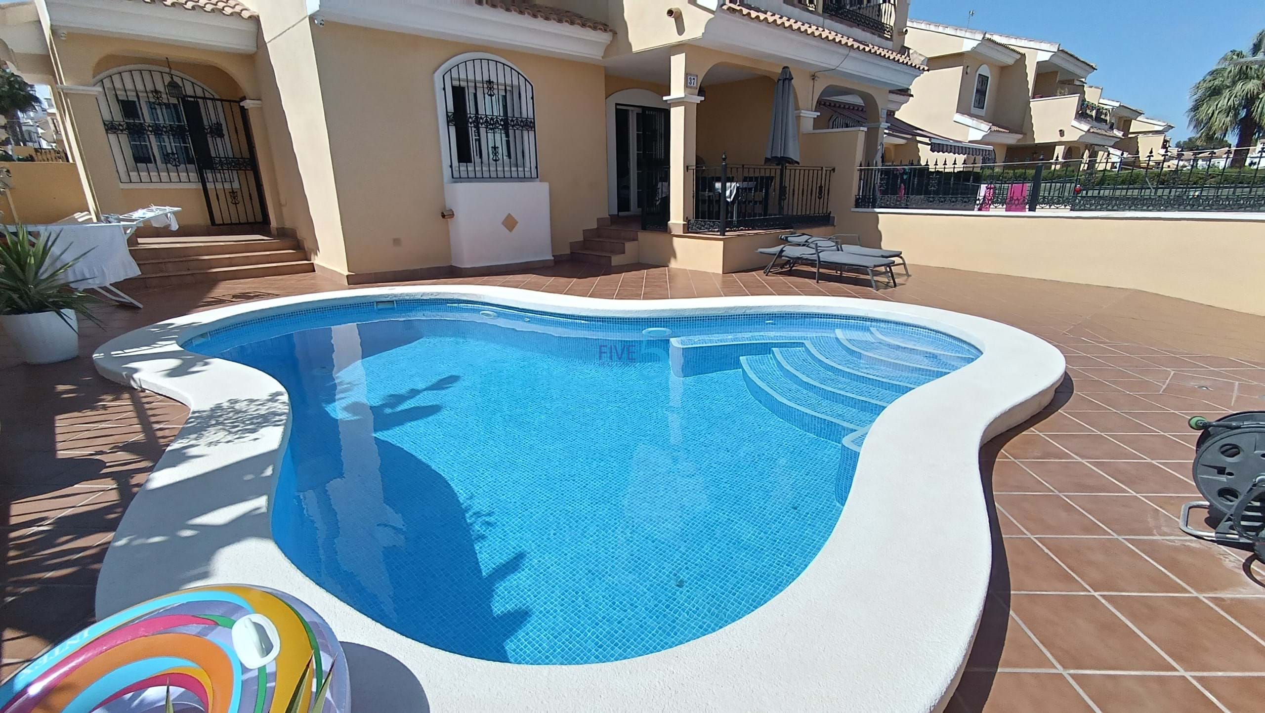 Townhouse te koop in Alicante 5