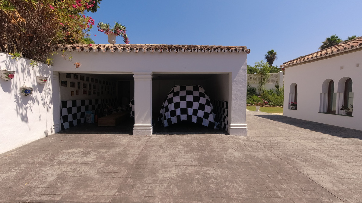 Villa for sale in Estepona 15