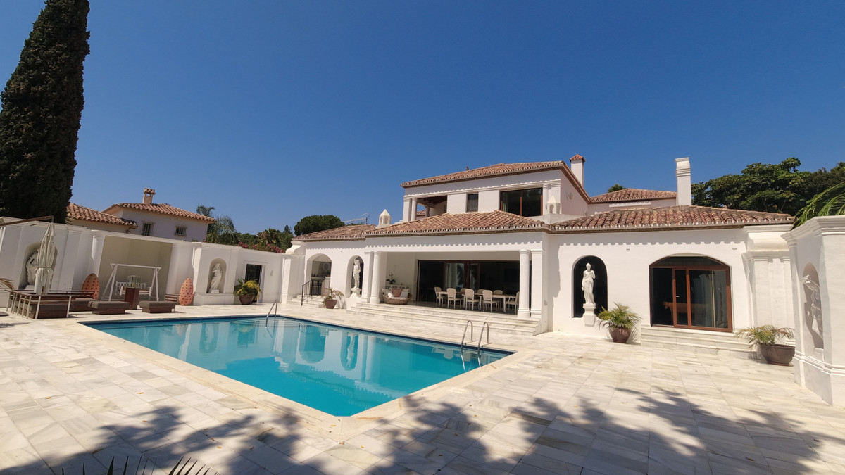 Villa for sale in Estepona 16